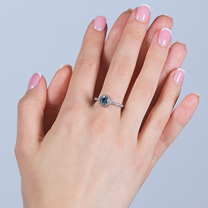 Золота каблучка з топазом  та  цирконіями (2б_к-158) фотографія