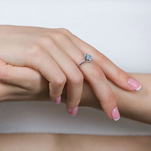 Золота каблучка з топазом  та  фіанітами (2б_к-116) картинка Золота каблучка з топазом  та  фіанітами (2б_к-116) фотографія