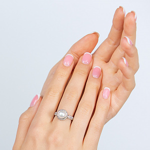 Золотое кольцо с жемчугом  и  фианитами (2б_к-131) фотография