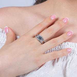 Золота каблучка з фіанітами  и  шпінеллю (2б_к-156) фотографія