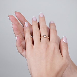 Золота каблучка з діамантом (1б_к-198) фотографія