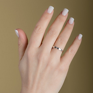 Золота обручка з фіанітом (цирконієм куб.) (2к-282) фотографія