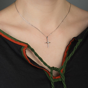 Золотий хрестик з діамантами (2б_п-023) фотографія