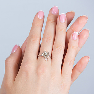 Золота каблучка з діамантом (2б_к-256) фотографія