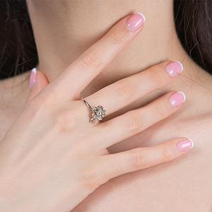 Золота каблучка з діамантом (2б_к-256) фотографія