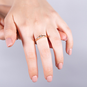 Золота каблучка з діамантом (1б_к-297) фотографія