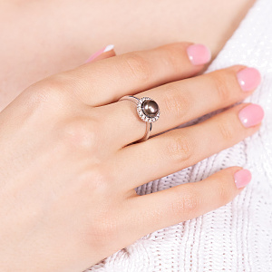 Золотое кольцо с бриллиантами  и  жемчугом (2б_к-115) фотография