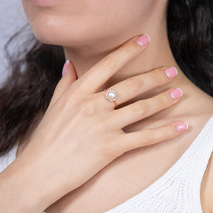 Золотое кольцо с бриллиантами  и  жемчугом (1б_к-115) фотография