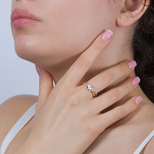 Золота каблучка з фіанітом  та  цирконіями (1б_к-074) картинка Золота каблучка з фіанітом  та  цирконіями (1б_к-074) фотографія