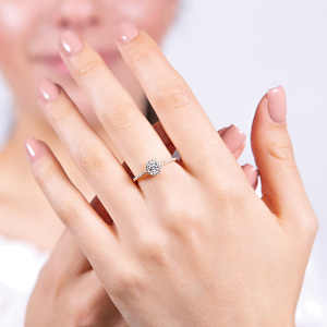 Золотое кольцо с фианитами  и  циркониями (1б_к-141) фотография