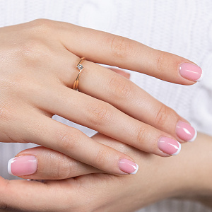 Золота каблучка з діамантом (1к-079) фотографія