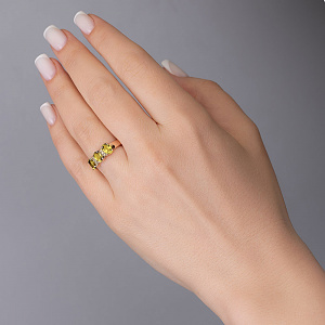 Золотое кольцо с фианитами  и  хризолитами (1к-260) фотография