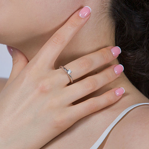 Золотое кольцо с фианитом (2к-252) фотография