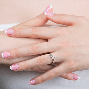 Золота каблучка з фіанітами  та  цирконіями (2б_к-238) фотографія