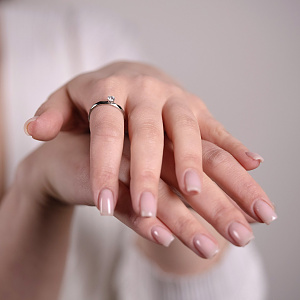 Золота каблучка з діамантом (2б_к-271) фотографія