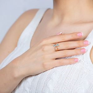 Золотое кольцо с топазами  и  фианитами (1б_к-058) фотография